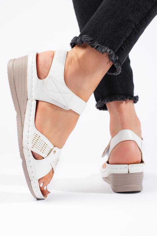 Patogios moteriškos basutės su... Patogios moteriškos basutės su...