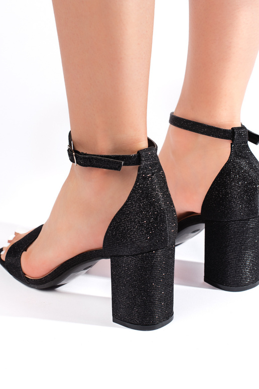 juodos spalvos  sandalai  ant kulno juodos spalvos  sandalai  ant kulno