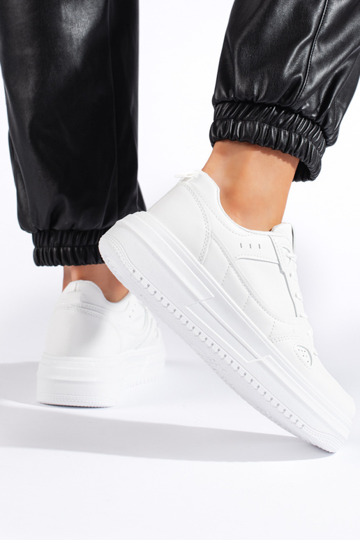 baltos spalvos  Sneakers modelio batai baltos spalvos  Sneakers modelio batai
