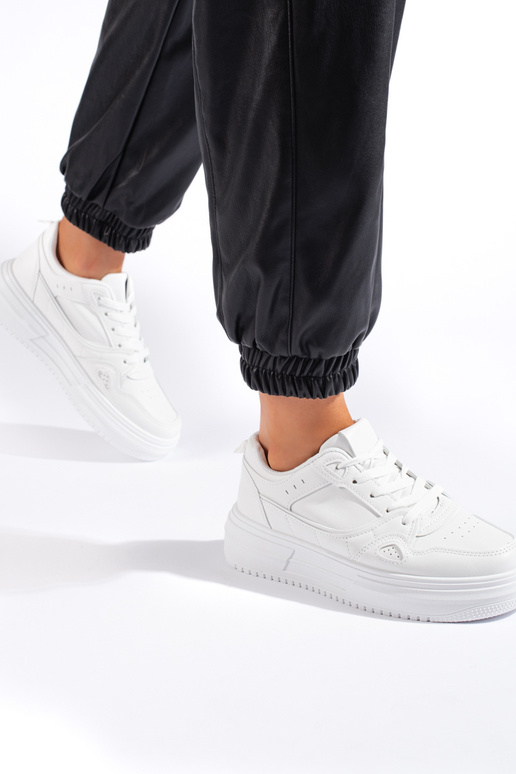 baltos spalvos  Sneakers modelio batai baltos spalvos  Sneakers modelio batai