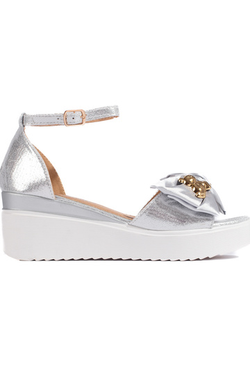 sidabro spalvos  sandalai...