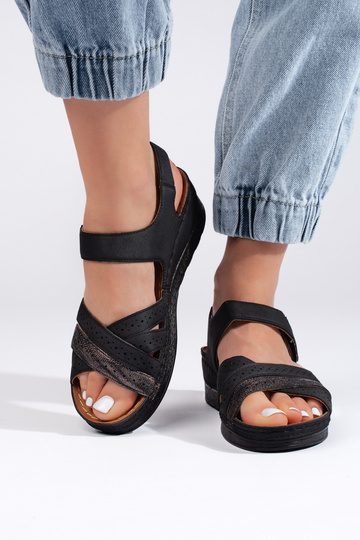 juodos spalvos sandalai 2