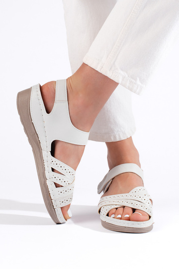 baltos spalvos sandalai 2