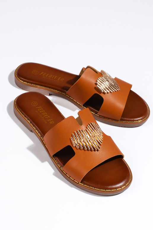 Rudos spalvos šlepetės