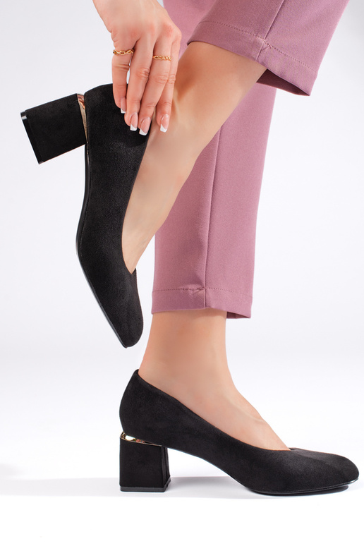 juodos spalvos iš zomšos aukštakulniai