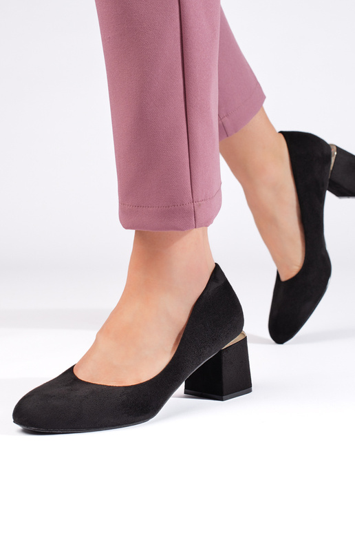 juodos spalvos iš zomšos aukštakulniai