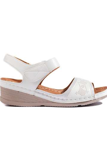 baltos spalvos sandalai