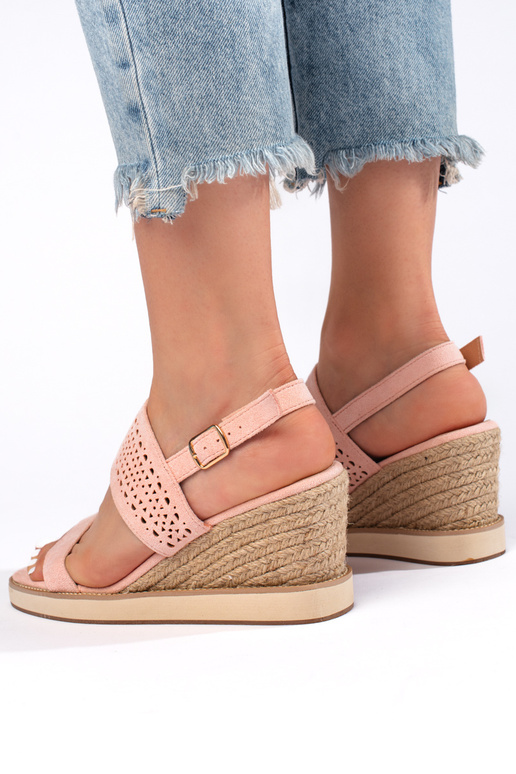 rožinės spalvos  sandalai