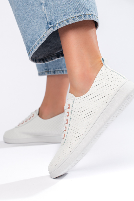 batai baltos spalvos