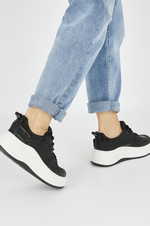 Moteriškas juodos spalvos Sneakers...