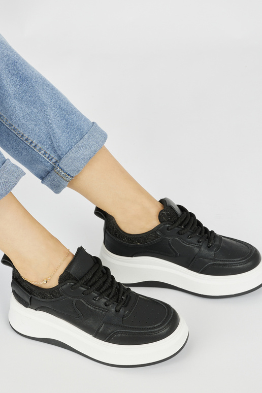 Moteriškas juodos spalvos Sneakers...