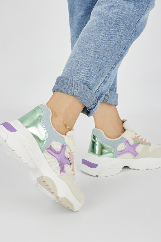 Moteriški laisvalaikio batai... Moteriški laisvalaikio batai...