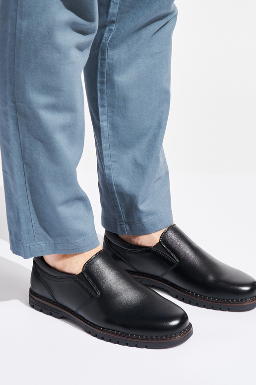 vyrams juodos spalvos batai užsegimas