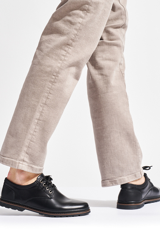 vyrams juodos spalvos pusbačiai...