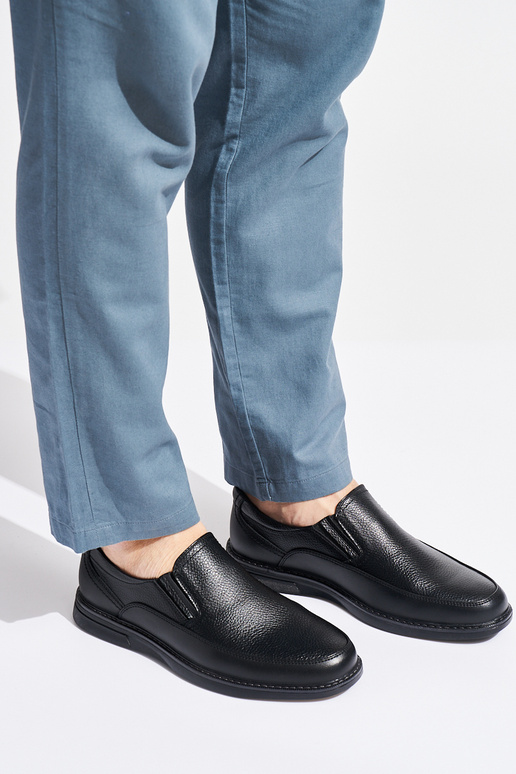 vyrams juodos spalvos pusbačiai...