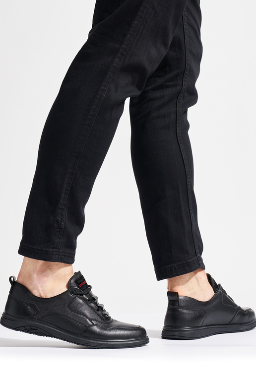 vyrams juodos spalvos półsportiniai...