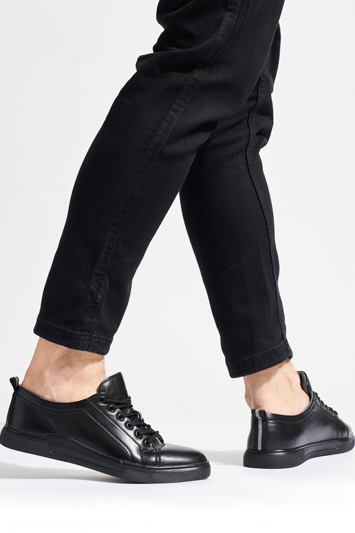 vyrams juodos spalvos półsportiniai...