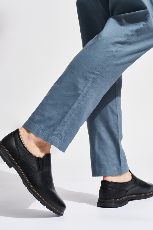 vyrams juodos spalvos pusbačiai