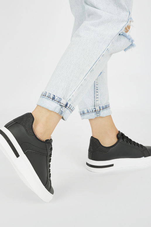 juodos spalvos sportiniai batai moterų