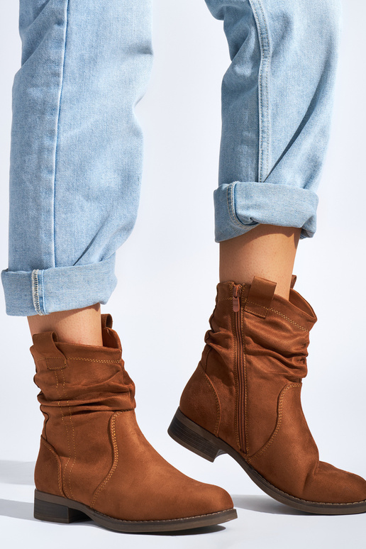 iš zomšos rudos spalvos moteriški batai iš zomšos rudos spalvos moteriški batai