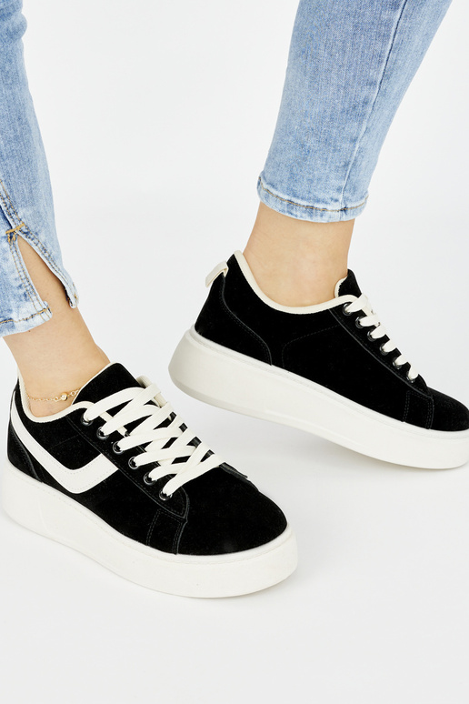 iš zomšos juodos spalvos moteriški...