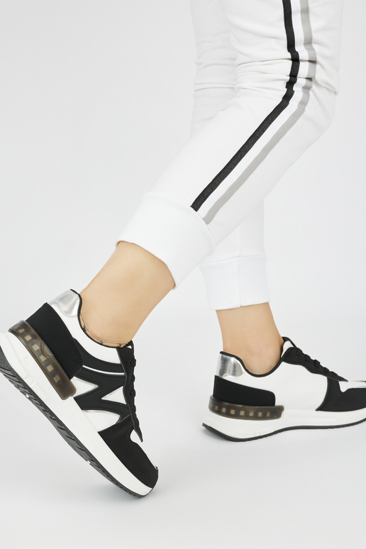 juodos spalvos patogus Sneakers...