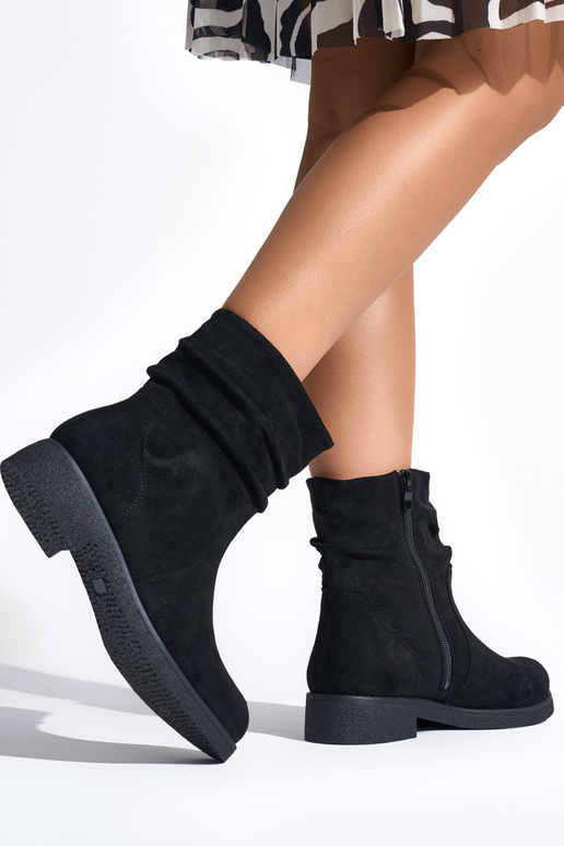 juodos spalvos kaubojiško stiliaus batai