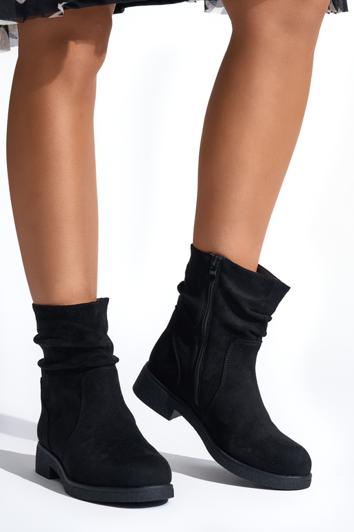 juodos spalvos kaubojiško stiliaus batai