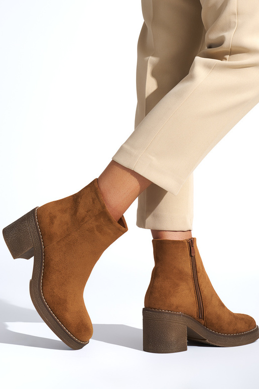 rudos spalvos moteriški batai ant kulno