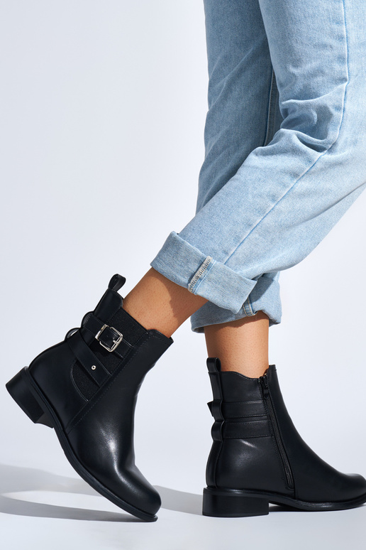 juodos spalvos moterų batai