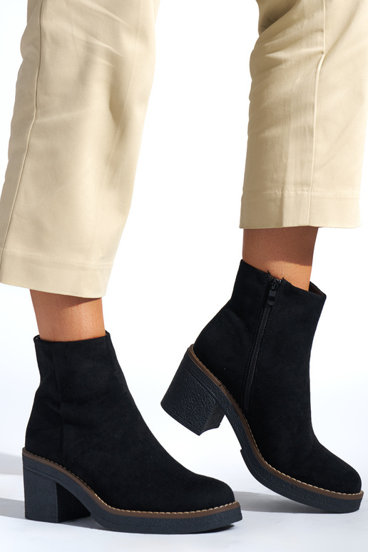 juodos spalvos moteriški batai ant kulno