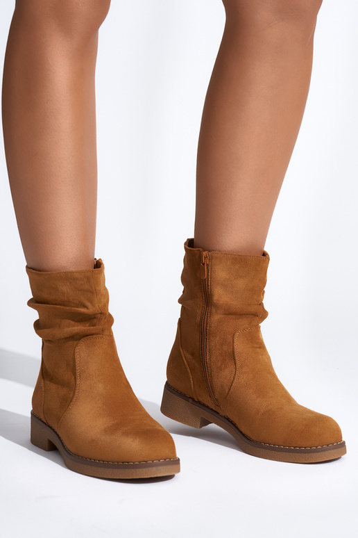 rudos spalvos kaubojiško stiliaus batai