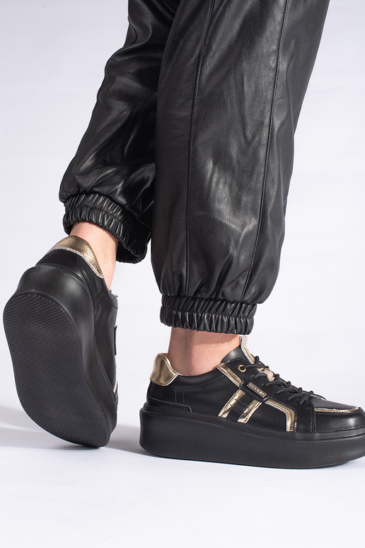 Oda juodos spalvos Sneakers modelio...