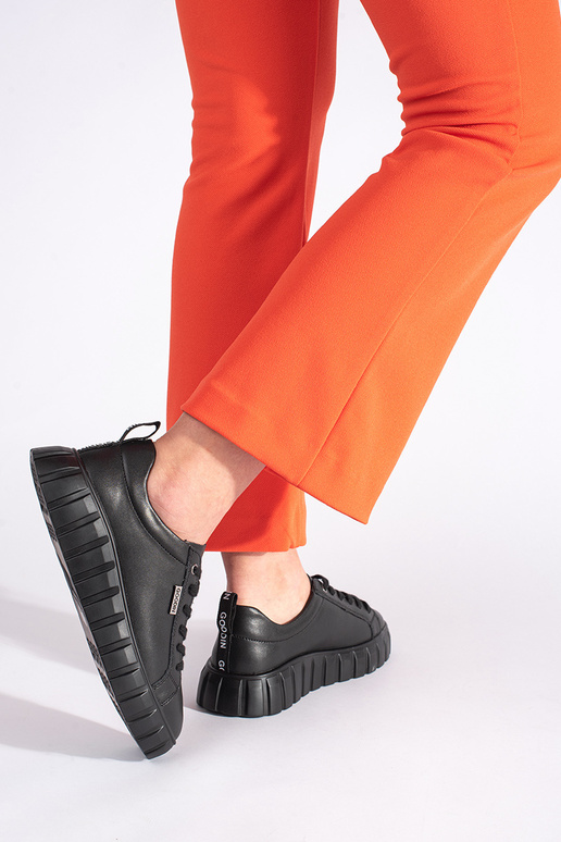 juodos spalvos oda pólbatai su platforma