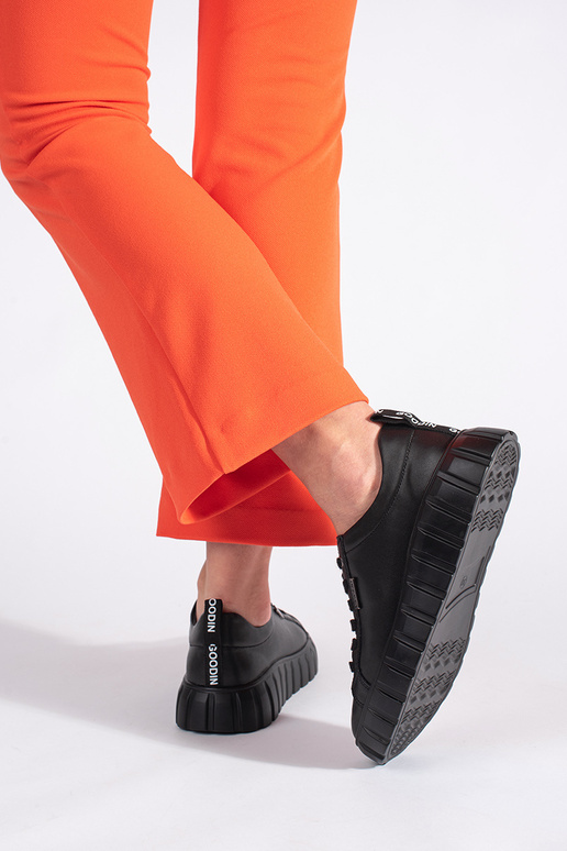 juodos spalvos oda pólbatai su platforma