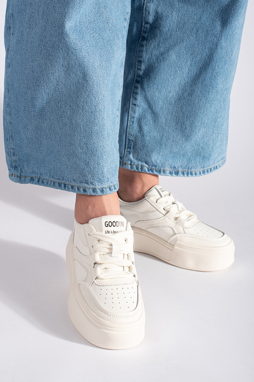 Baltos spalvos klasikinio modelio...