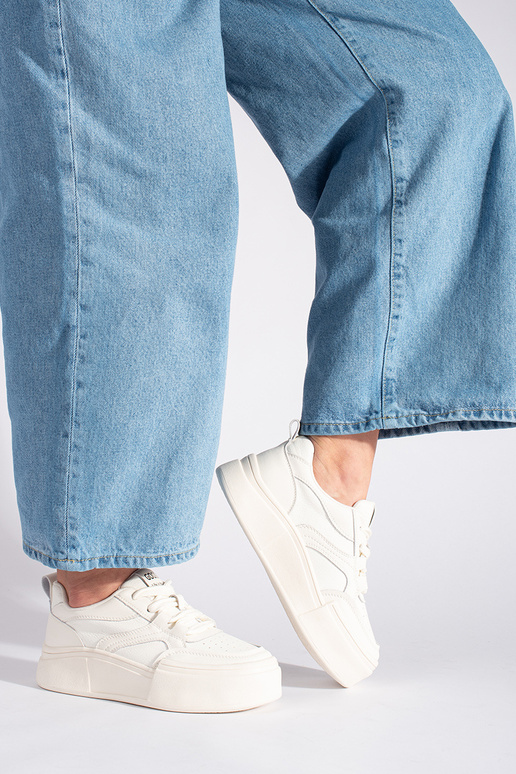 Baltos spalvos klasikinio modelio...