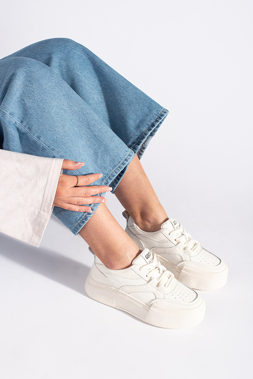 Baltos spalvos klasikinio modelio...