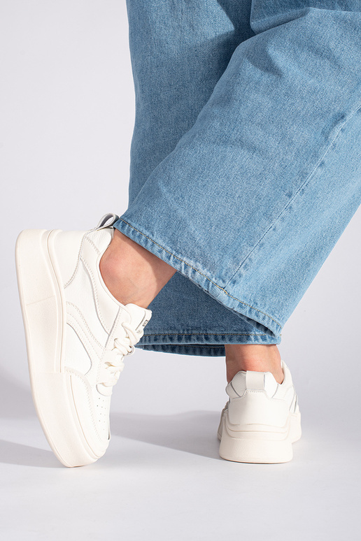 Baltos spalvos klasikinio modelio...