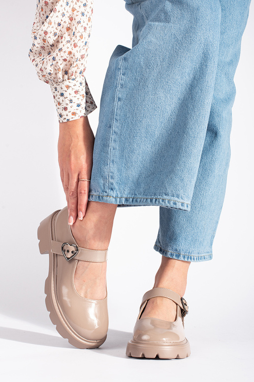 su lako efektu smėlio spalvos...