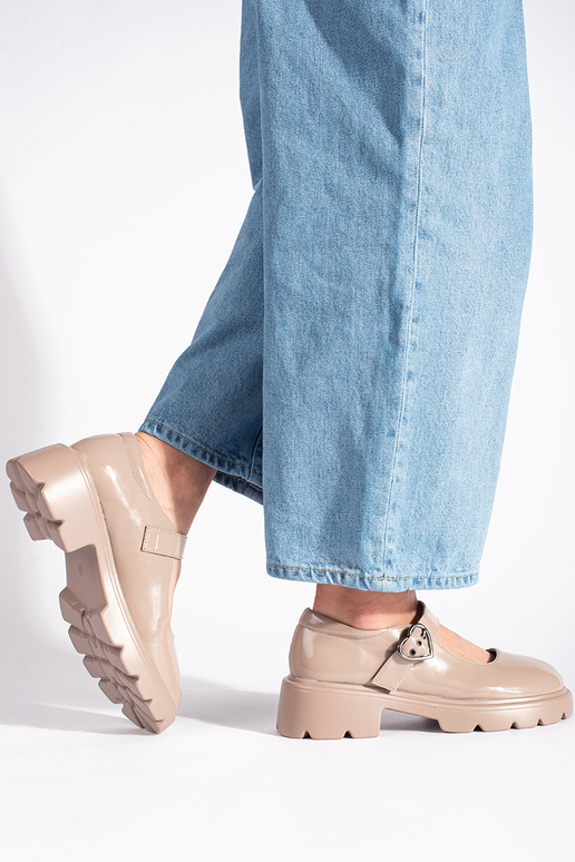 su lako efektu smėlio spalvos...