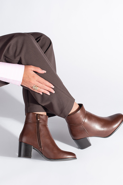 rudos spalvos aulinukai Sergio Leone