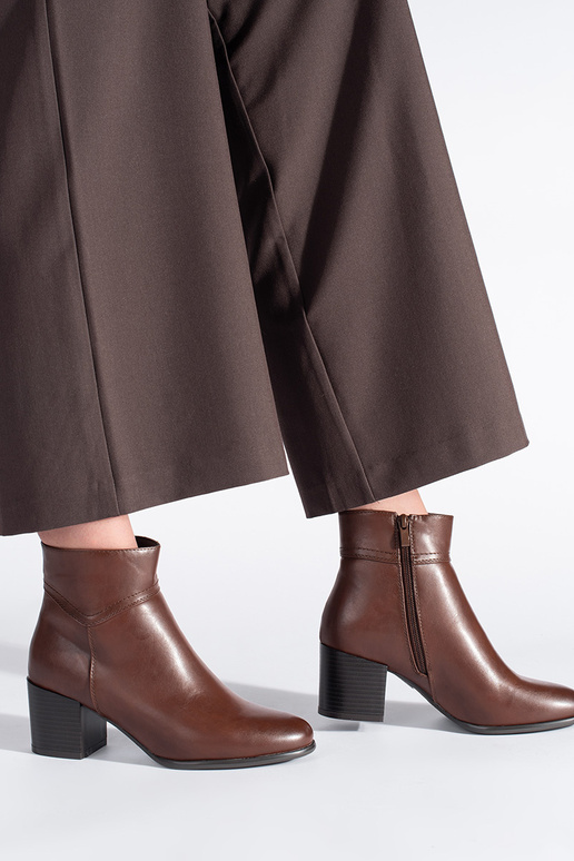 rudos spalvos aulinukai Sergio Leone