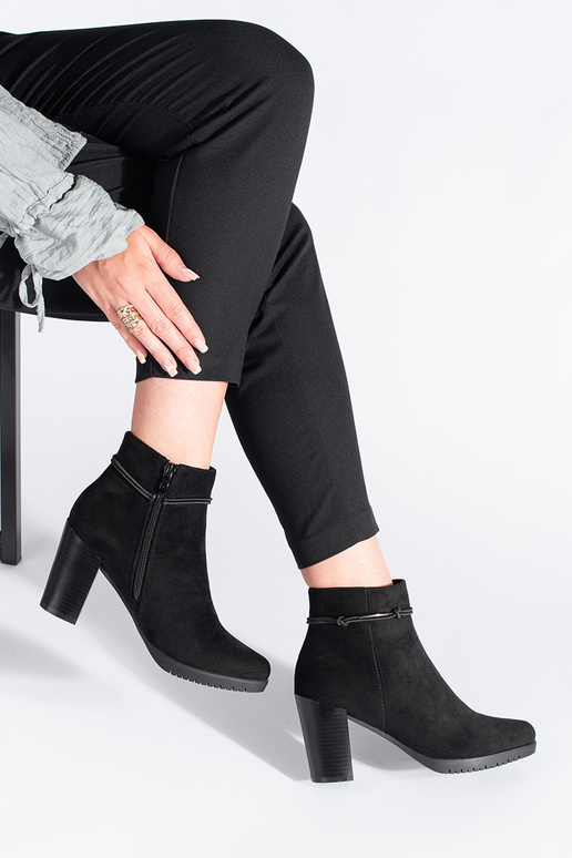 iš zomšos elegantiškas aulinukai... iš zomšos elegantiškas aulinukai...