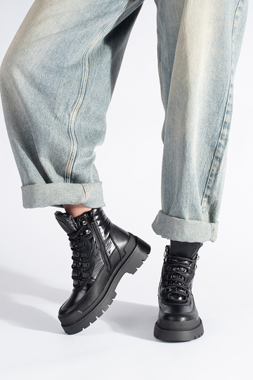 juodos spalvos batai ant... 2