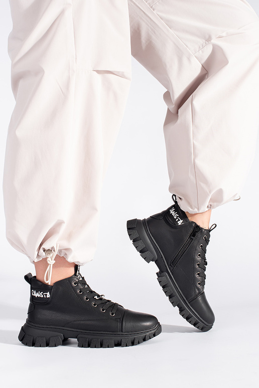 Moteriški aulinukai Sergio Leone...