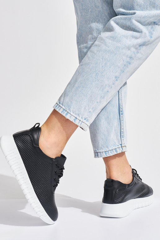 su aužūro elementais pusbačiai juodos...