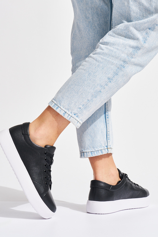 Oda juodos spalvos pririštas... Oda juodos spalvos pririštas...