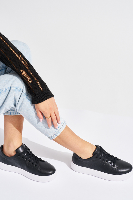 Oda juodos spalvos pririštas... Oda juodos spalvos pririštas...