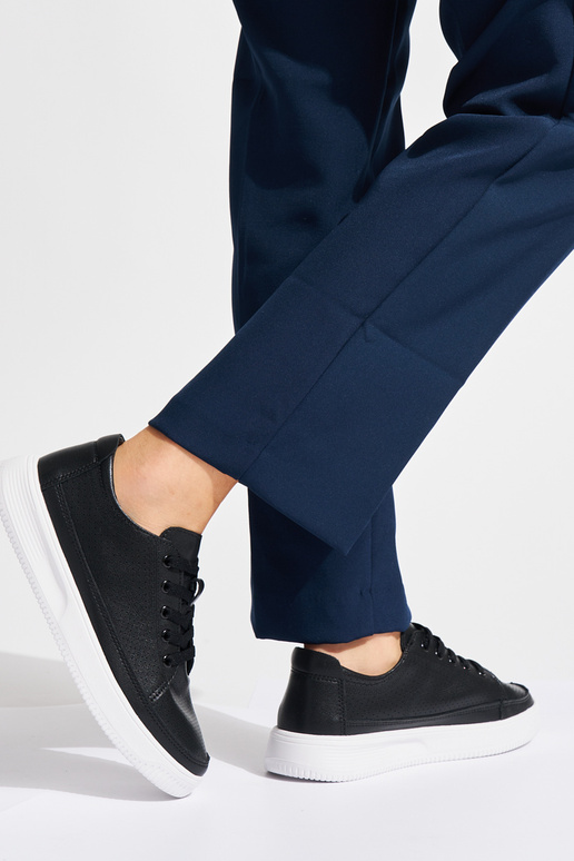 Oda ažūriniai batai juodos spalvos...